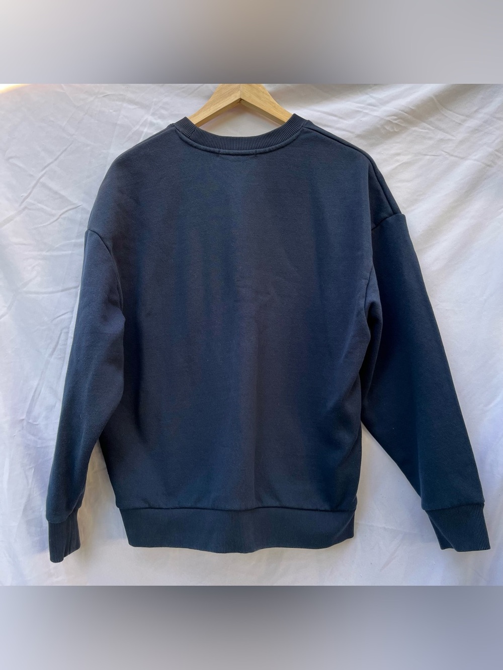 FAVORITE DAUGHTER | SMALL THE COLLEGIATE CLASSIC SWEATSHIRT IN NAVY BLUE - Picture 7 of 7